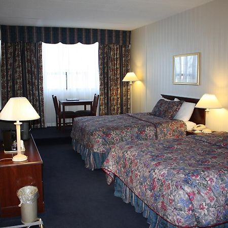 Toronto Plaza Airport Hotel Room photo