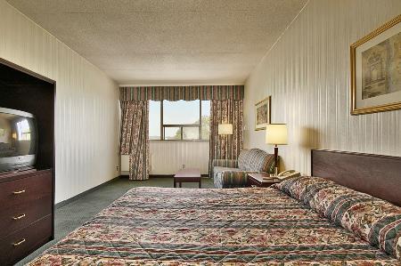 Toronto Plaza Airport Hotel Room photo