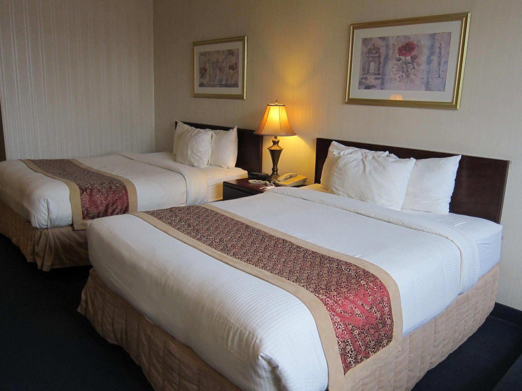 Toronto Plaza Airport Hotel Exterior photo