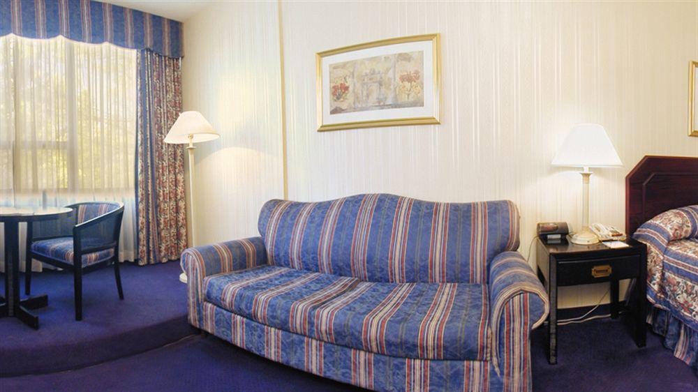 Toronto Plaza Airport Hotel Exterior photo